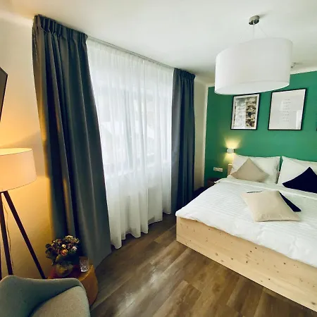 לינה וארוחת בוקר Haus Stadler - Self Check-in 3*